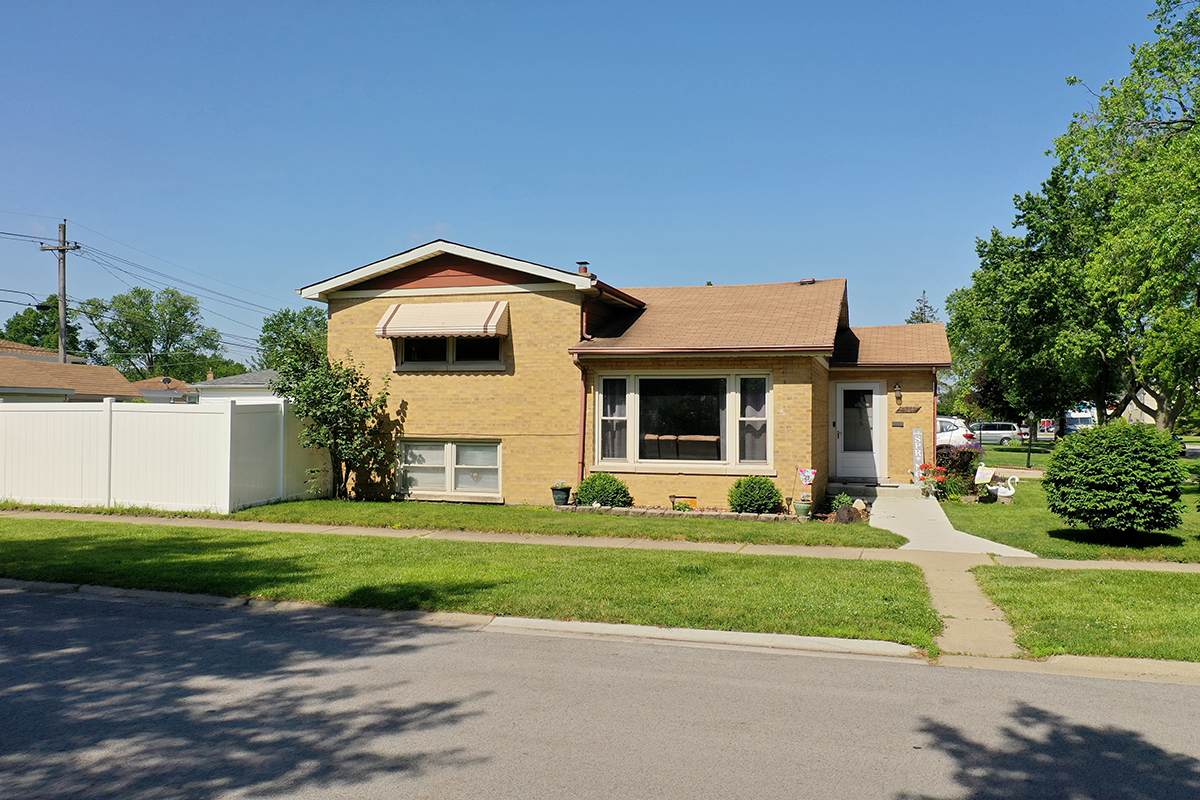 4701 99TH Street - Photo 1