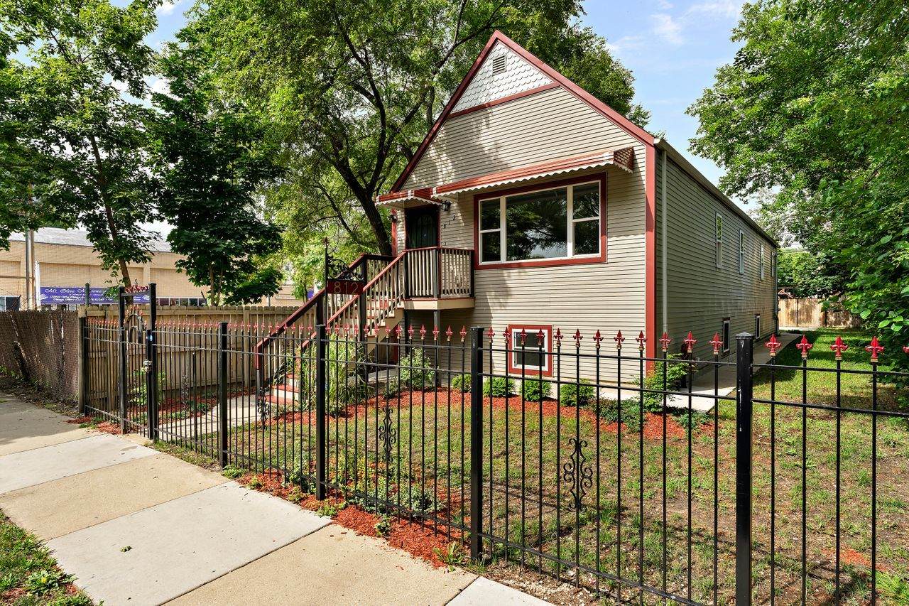 812 Massasoit Avenue - Photo 1