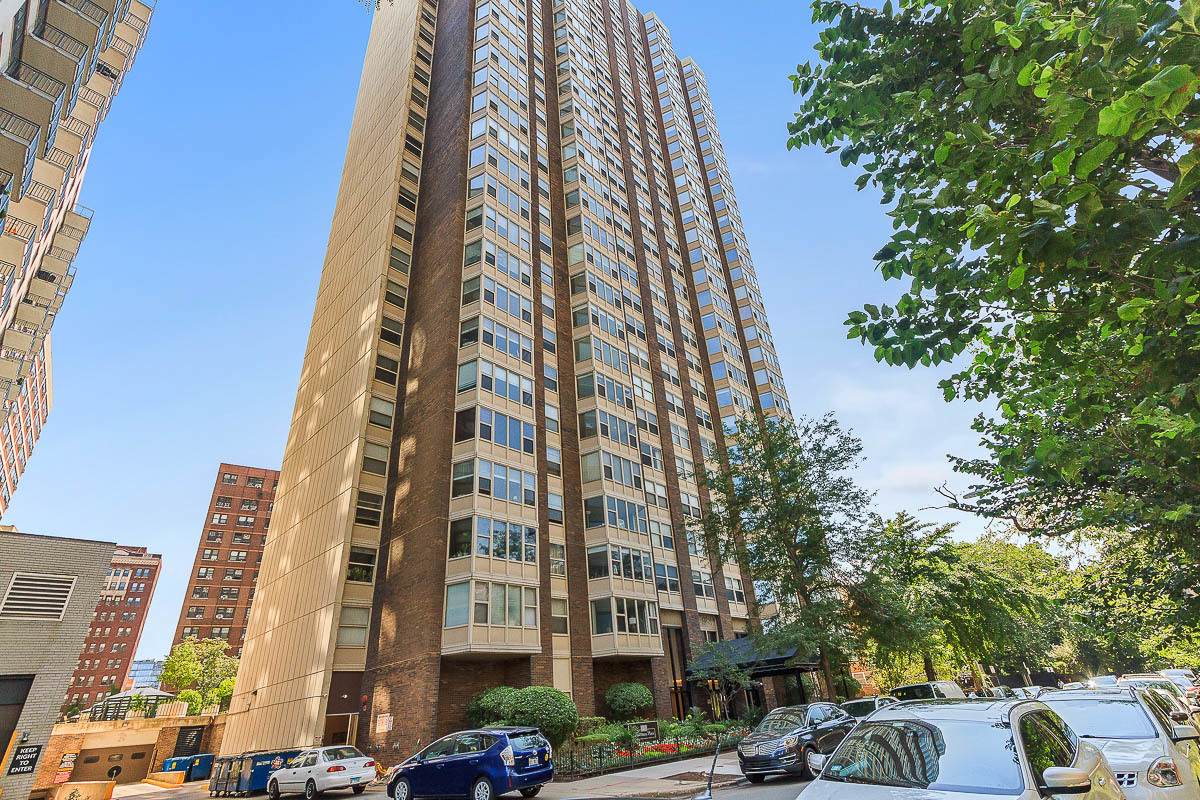 525 Hawthorne Place - Photo 1