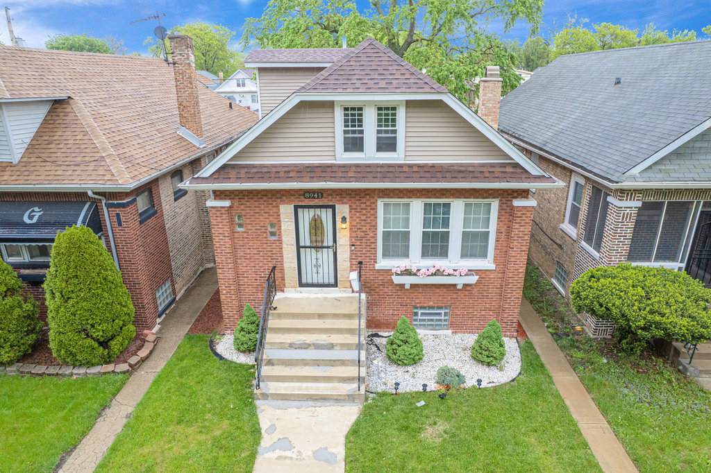 8941 Elizabeth Street - Photo 1