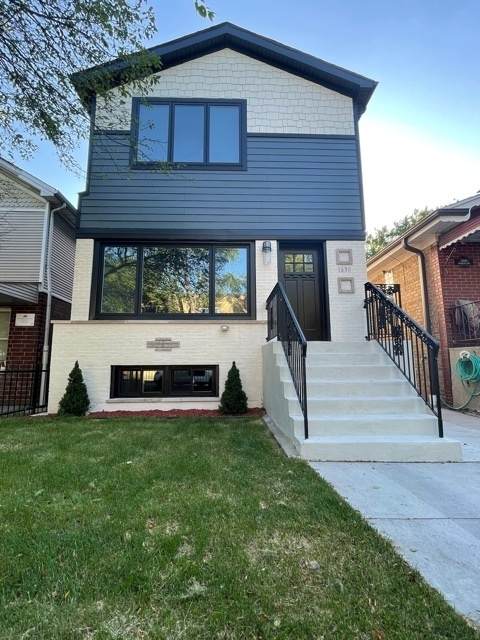 1638 Hamlin Avenue - Photo 1