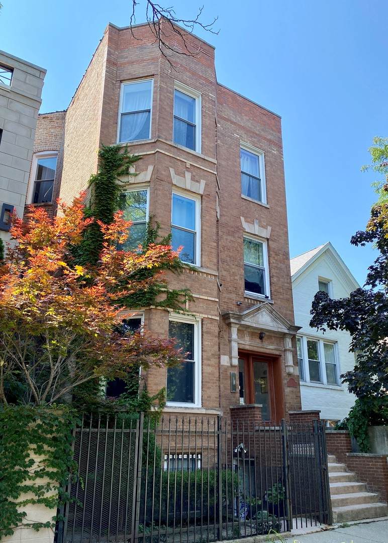 1350 Leavitt Street - Photo 1