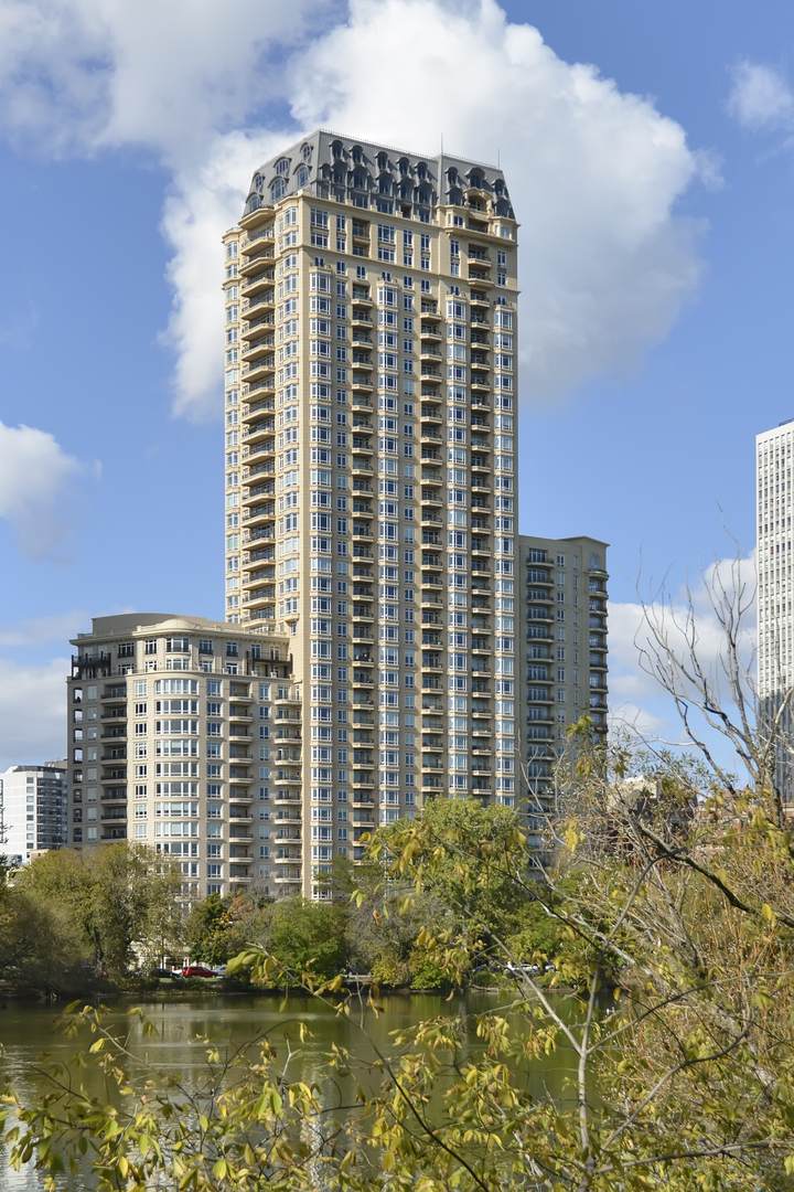 2550 Lakeview Avenue - Photo 1