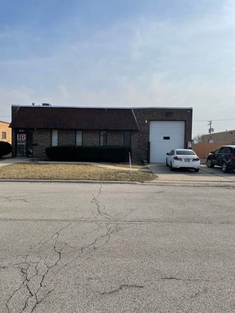 613 Estes Avenue - Photo 1