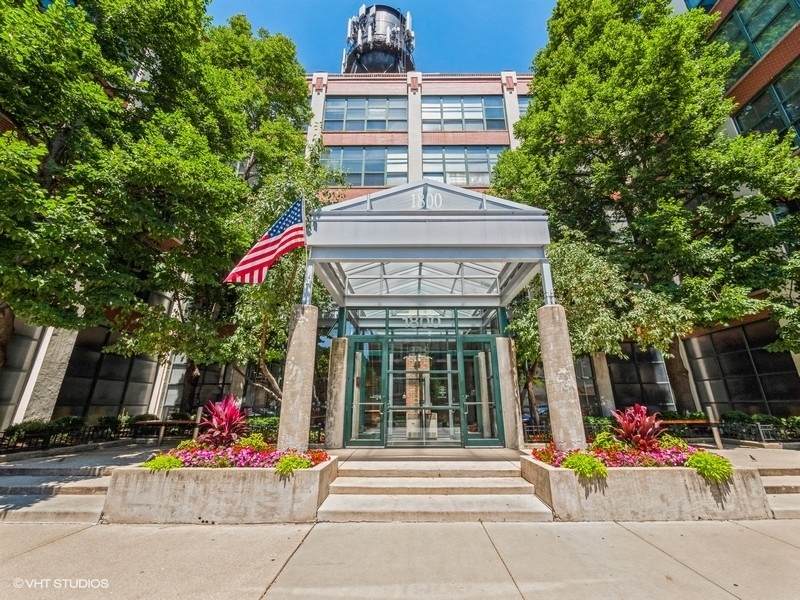 1800 Roscoe Street - Photo 1