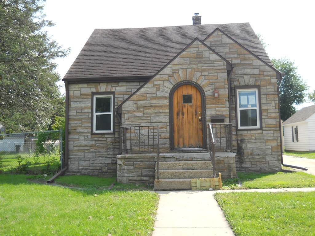 707 13th Street - Photo 1