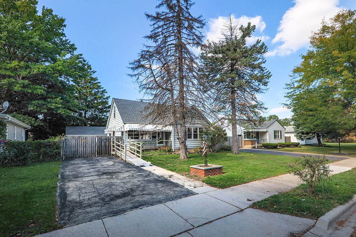 1215 Prairie Avenue - Photo 1