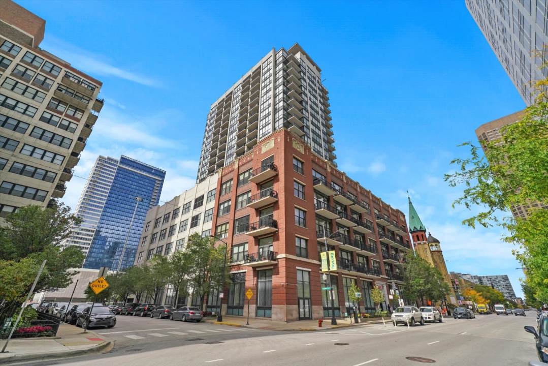 210 Desplaines Street - Photo 1