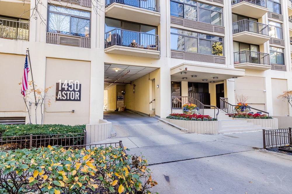 1450 Astor Street - Photo 1