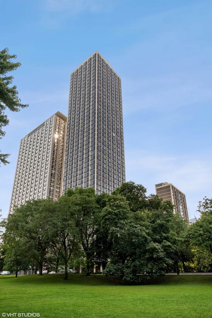 1555 Astor Street - Photo 1