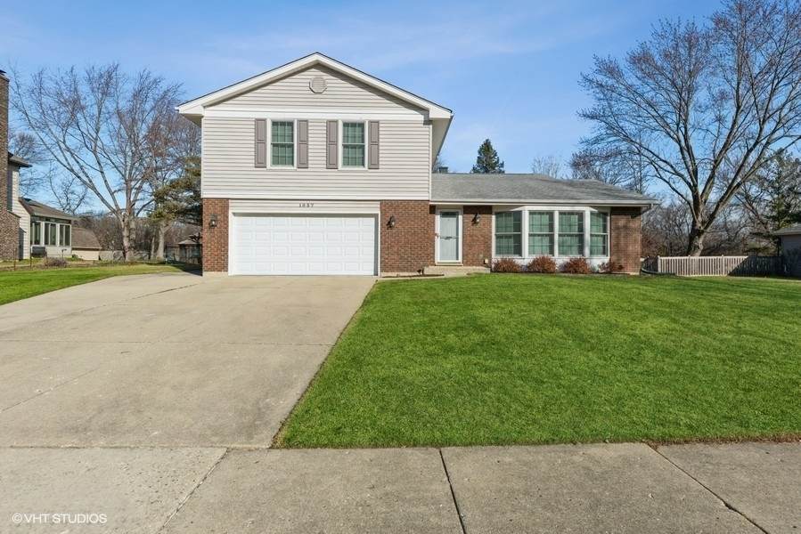 1037 Wellington Avenue - Photo 1