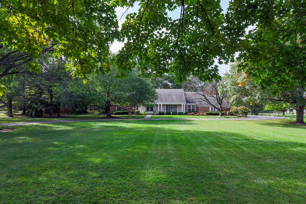 8S260 College Road - Photo 1