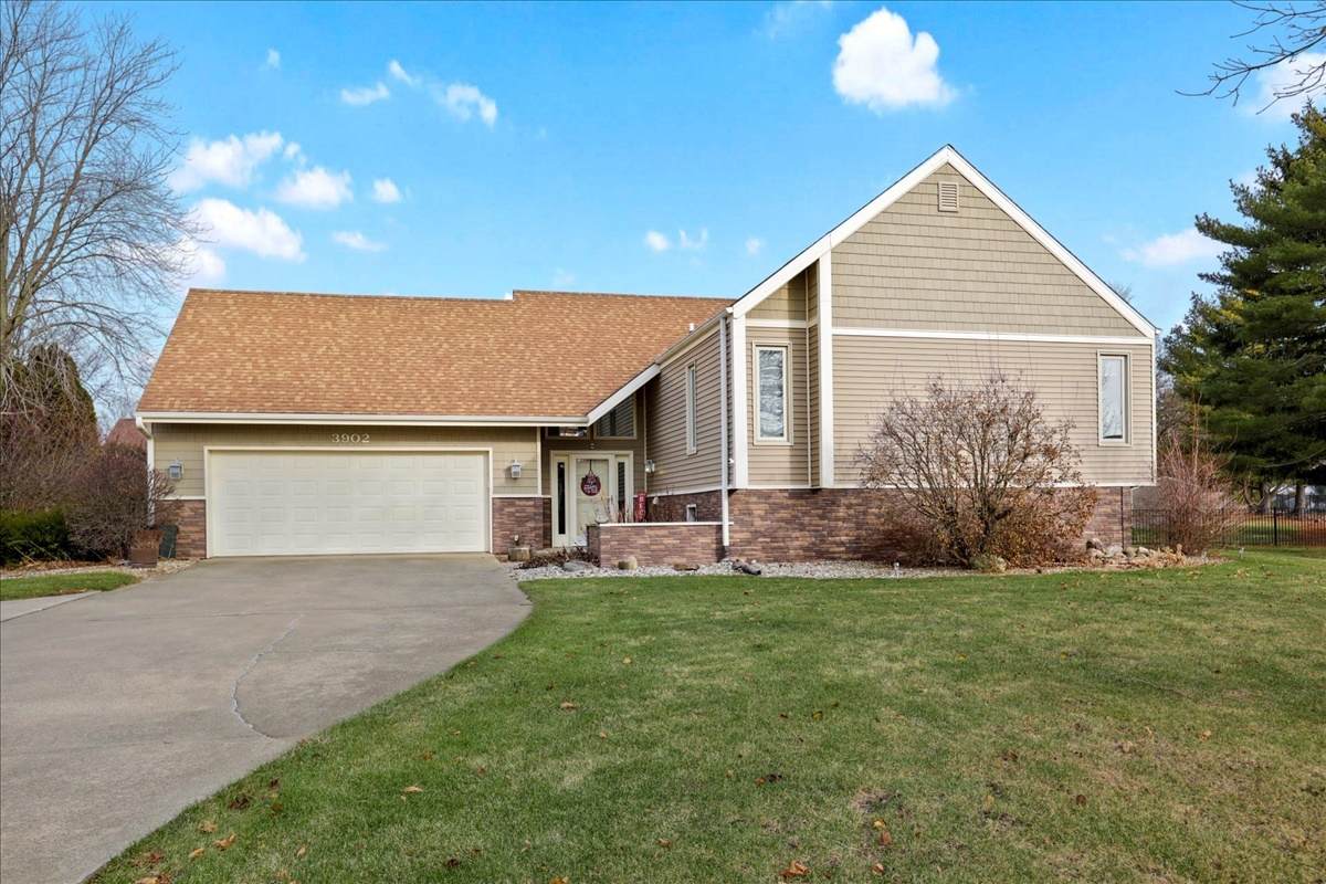3902 Farmington Drive - Photo 1