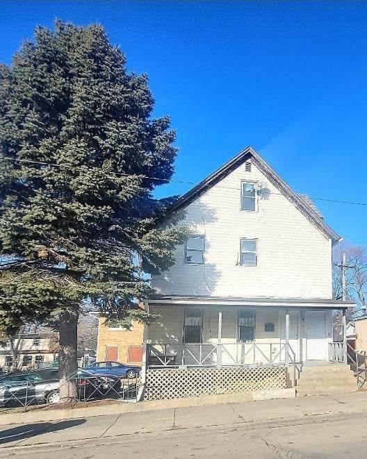 716 10th Street - Photo 1