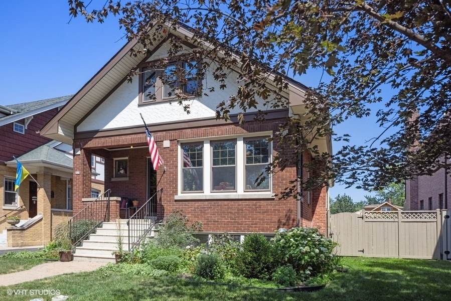 555 Swain Avenue - Photo 1