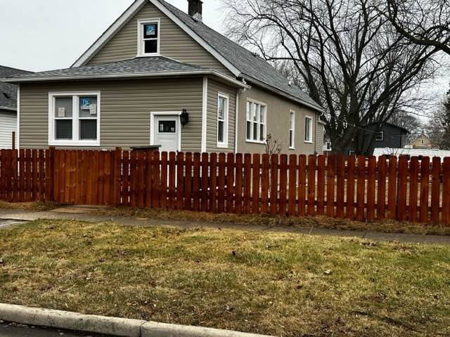 1121 Victoria Avenue - Photo 1