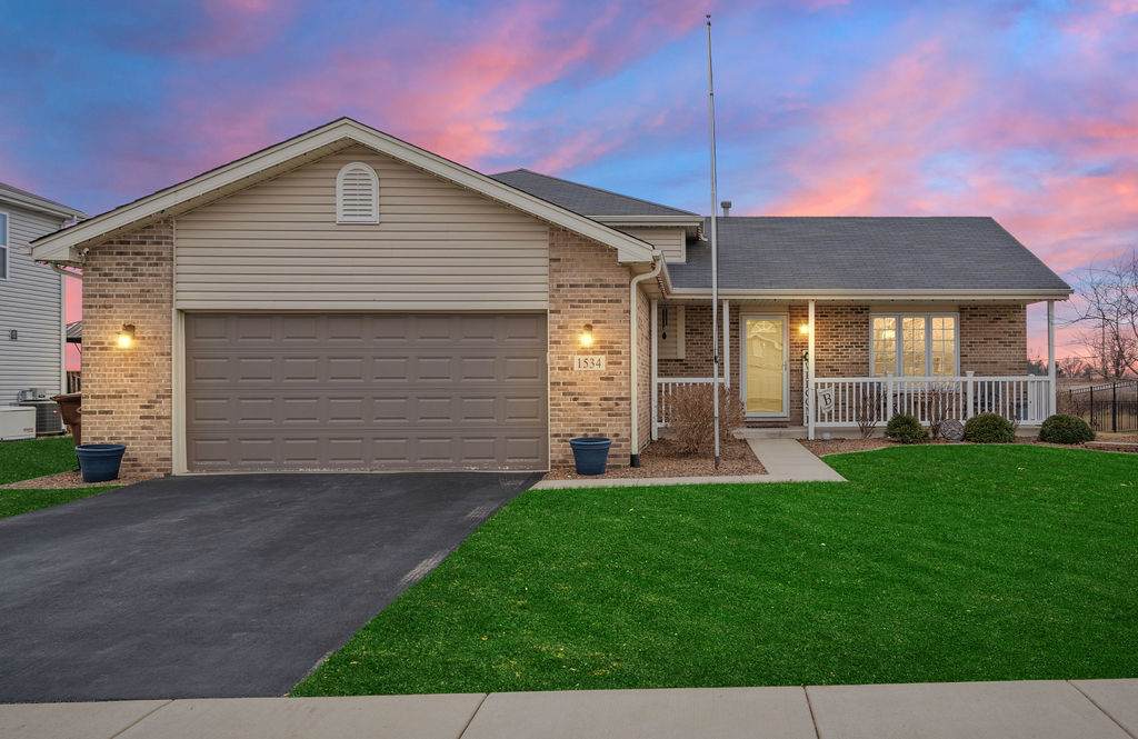1534 Somerset Drive - Photo 1