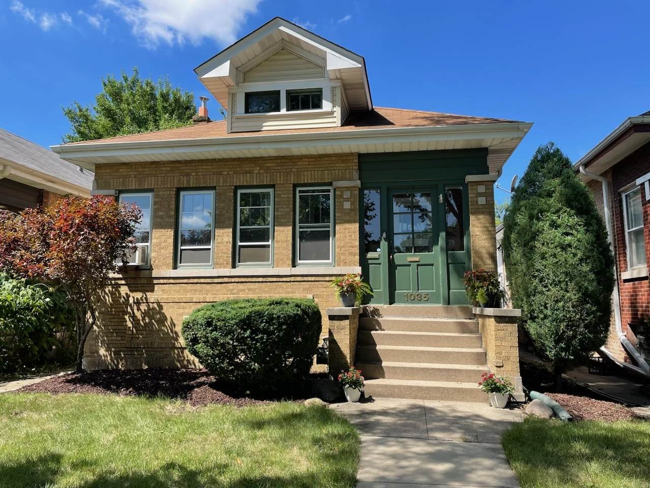 1035 Lombard Avenue - Photo 1