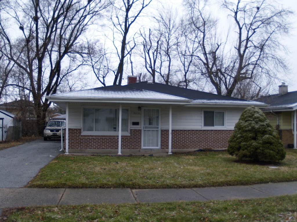 15230 Dorchester Avenue - Photo 1