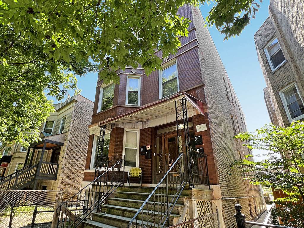 2649 Walton Street - Photo 1