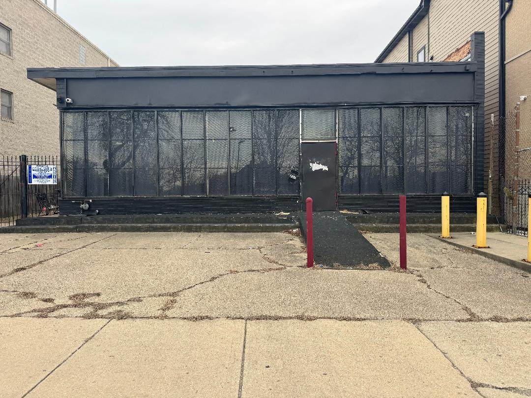 757 Oakwood Boulevard - Photo 1