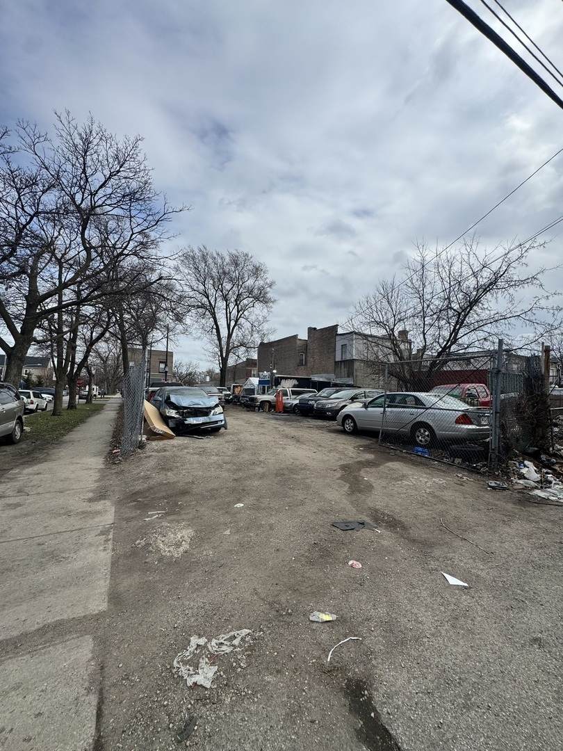 652 Cicero Avenue - Photo 1