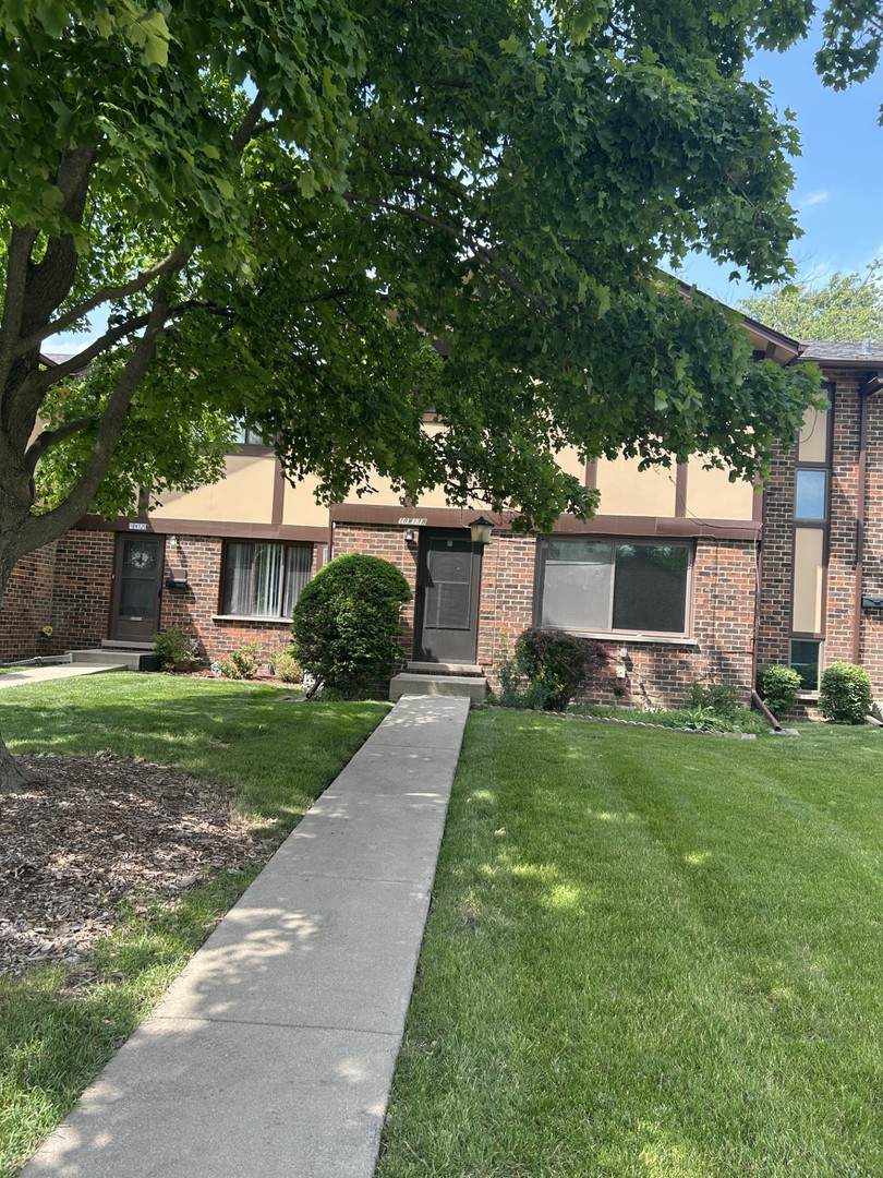 18W118 14th Street - Photo 1