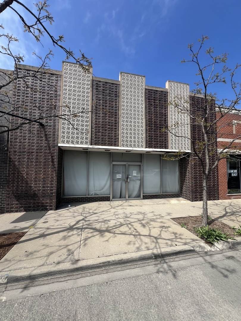 4750 Milwaukee Avenue - Photo 1