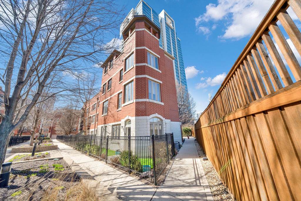 324 17th Street - Photo 1