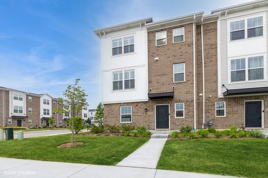 1533 Executive Way - Photo 1