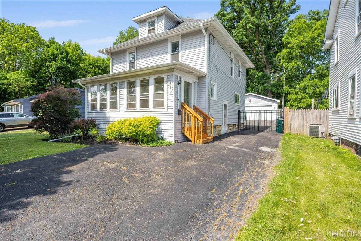 721 Batavia Avenue - Photo 1