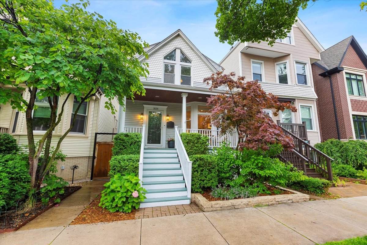 1828 Barry Avenue - Photo 1