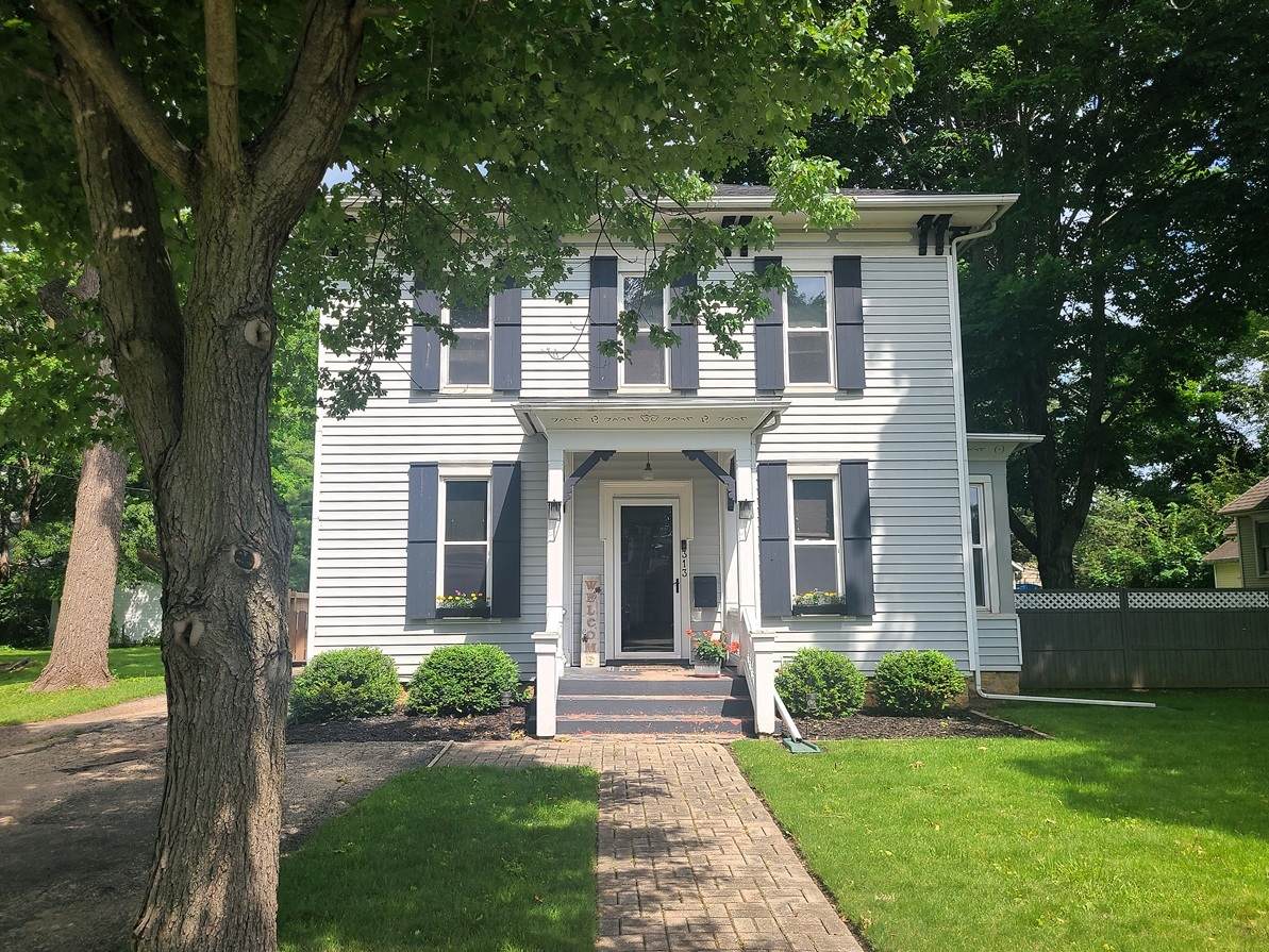 313 4th Street - Photo 1