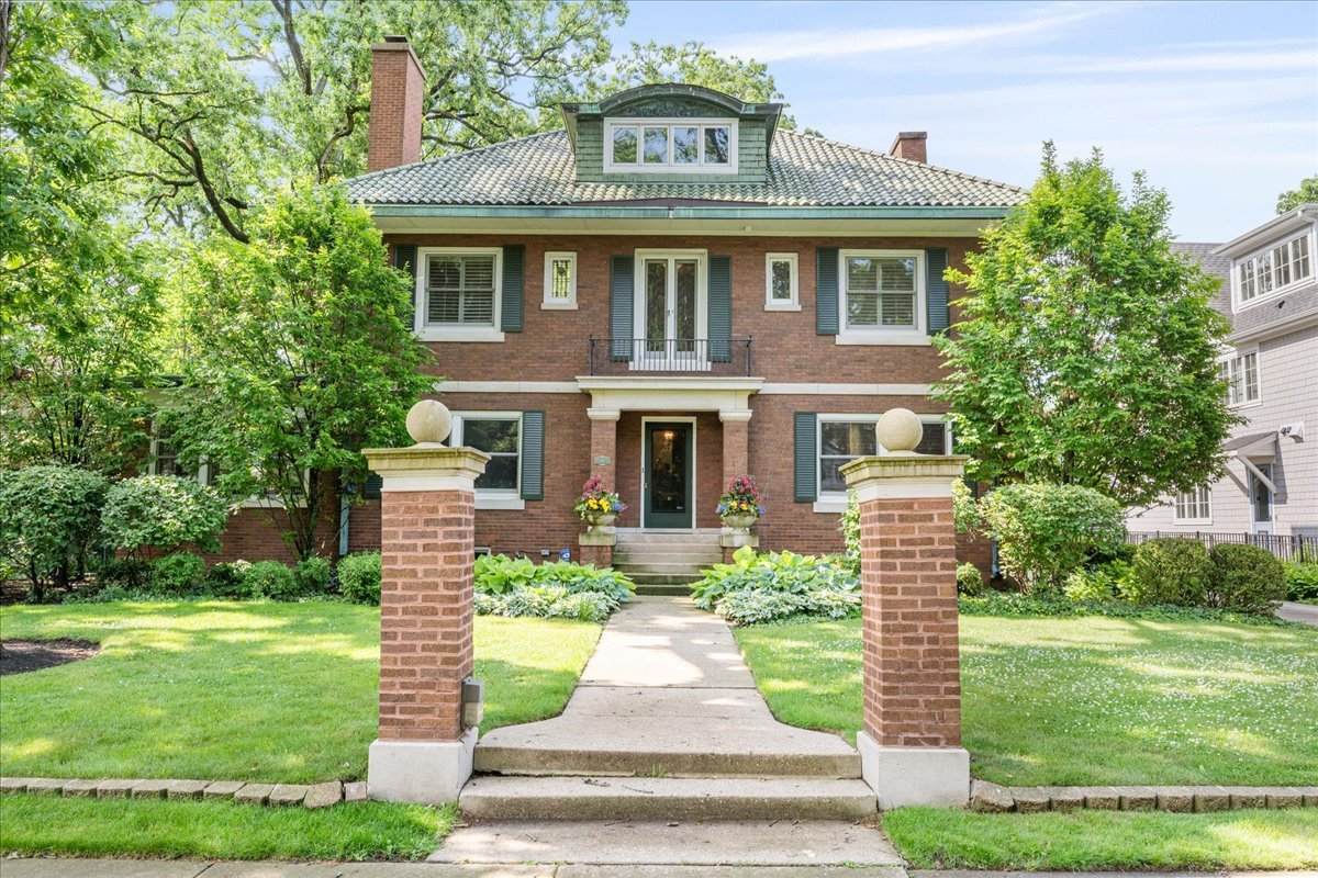 715 Forest Avenue - Photo 1