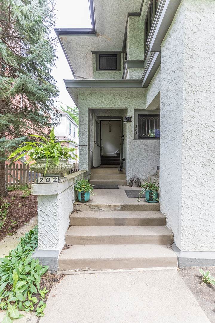 202 Ridgeland Avenue - Photo 1