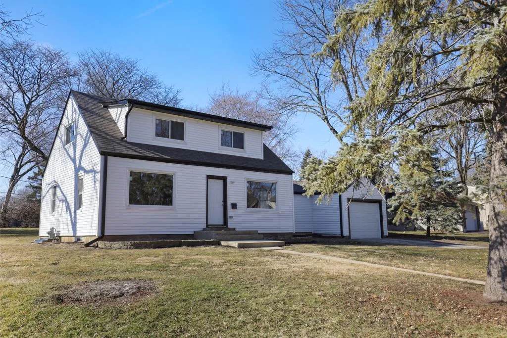 1S480 Monterey Avenue - Photo 1