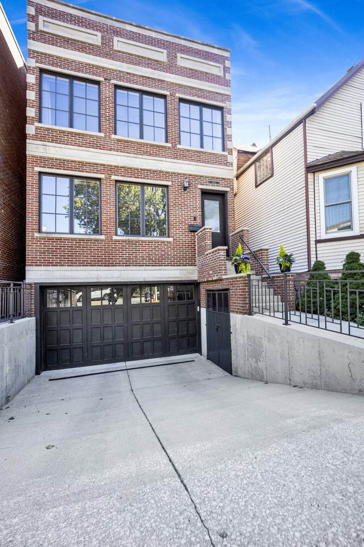 1433 Winnemac Avenue - Photo 1