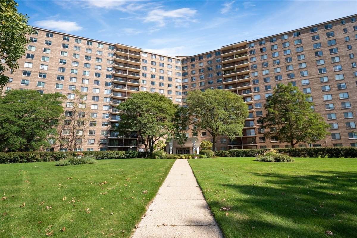 7141 Kedzie Avenue - Photo 1