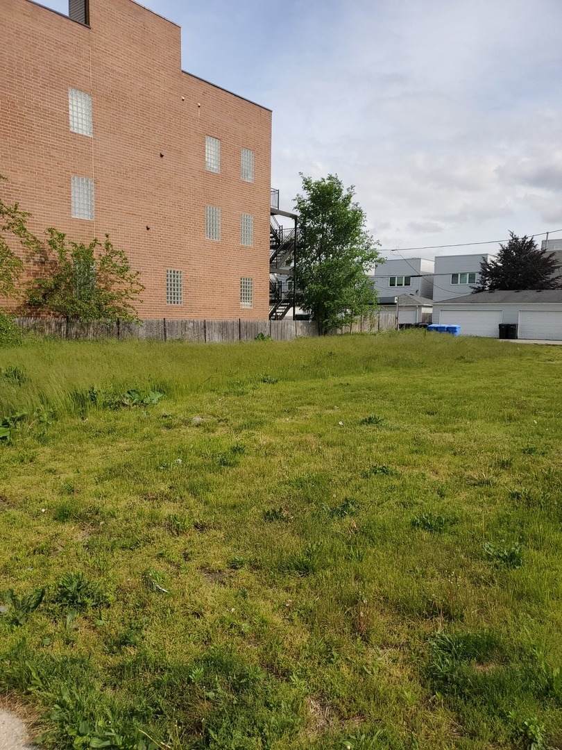 2553 Washington Boulevard - Photo 1