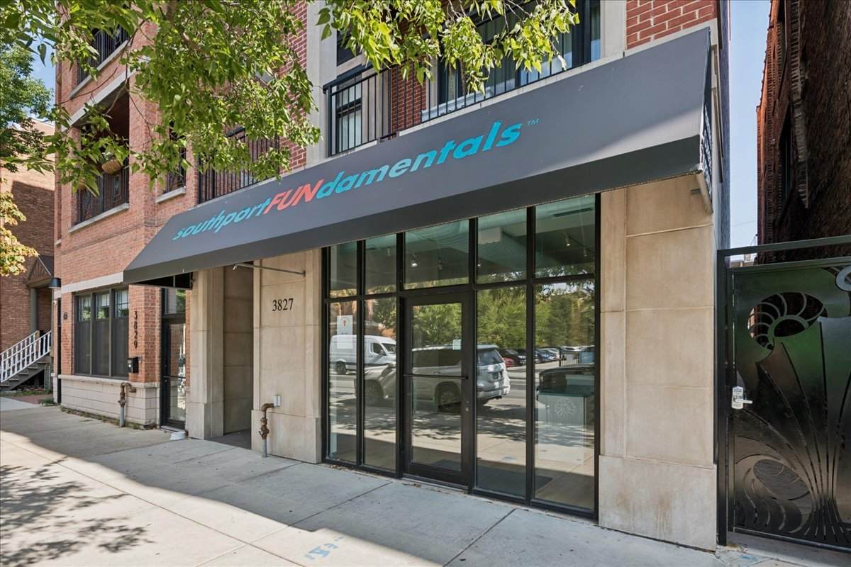 3827 Southport Avenue - Photo 1