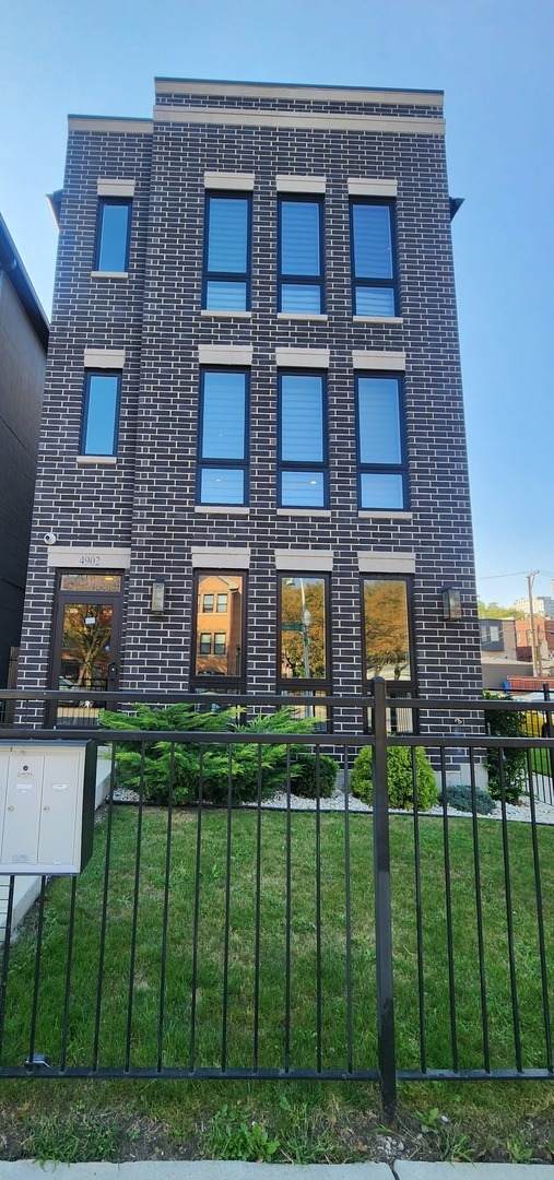 4902 Saint Lawrence Avenue - Photo 1
