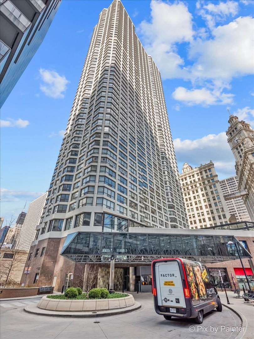 405 Wabash Avenue - Photo 1