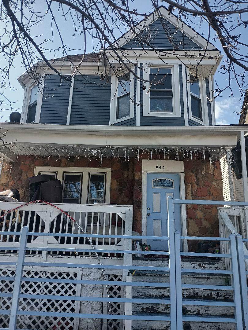 844 Laramie Avenue - Photo 1