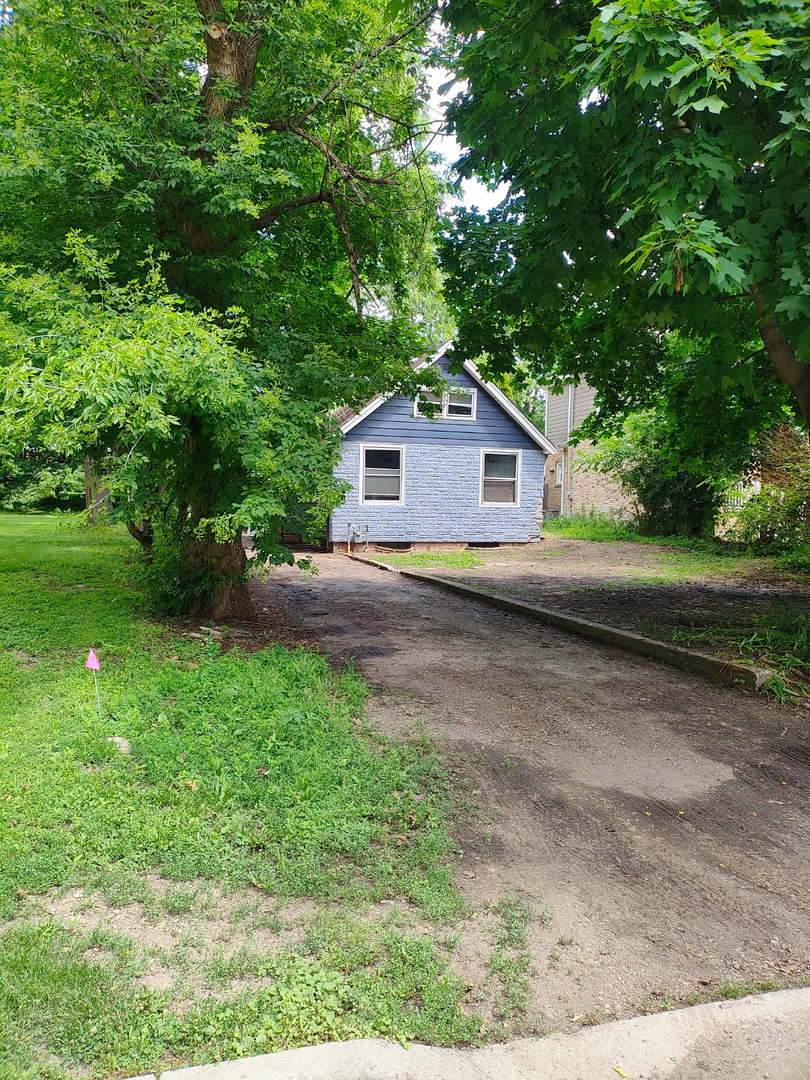 204 Ellis Avenue - Photo 1