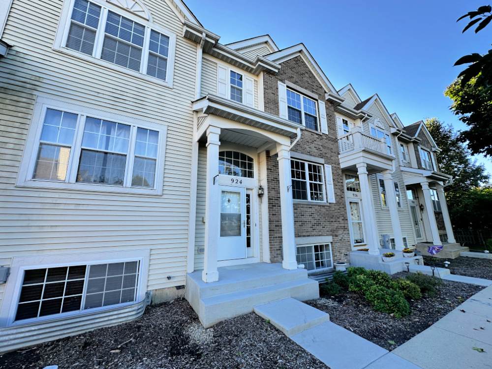 924 Clover Lane - Photo 1