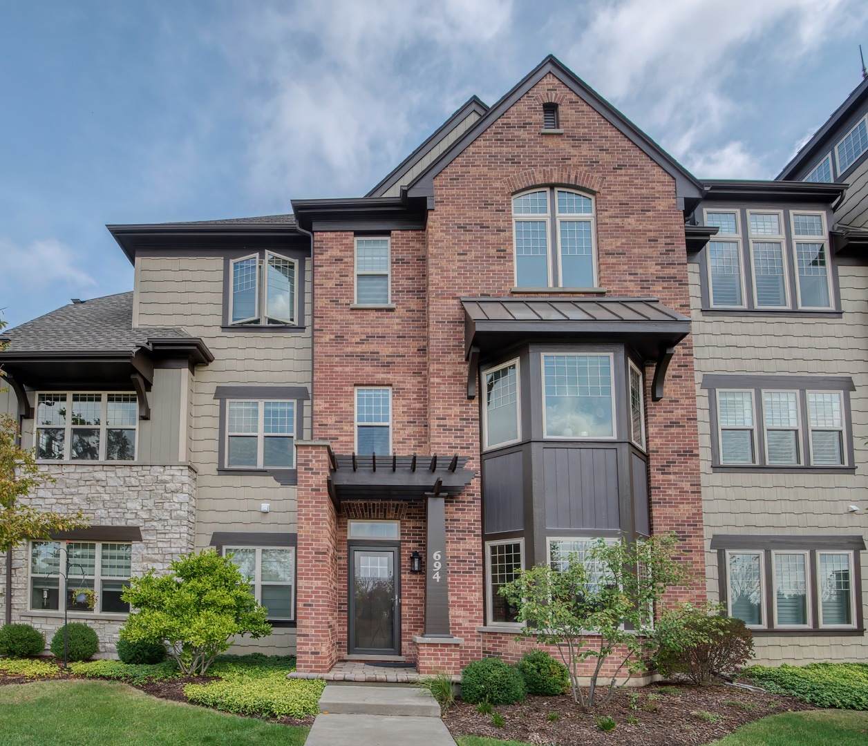 694 Parkside Court - Photo 1