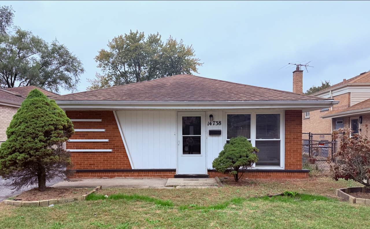 14738 Blackstone Avenue - Photo 1