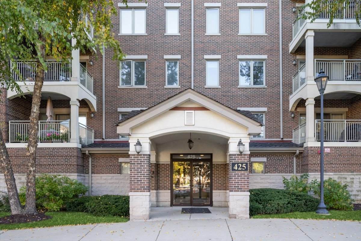 425 Village Green - Photo 1