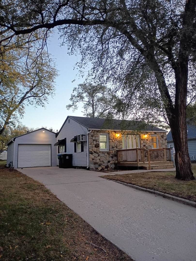 513 7th Street - Photo 1