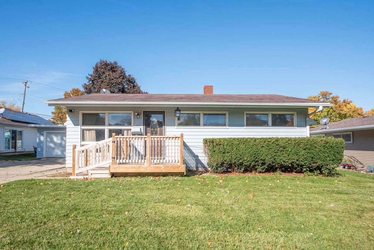 111 Royal Drive - Photo 1